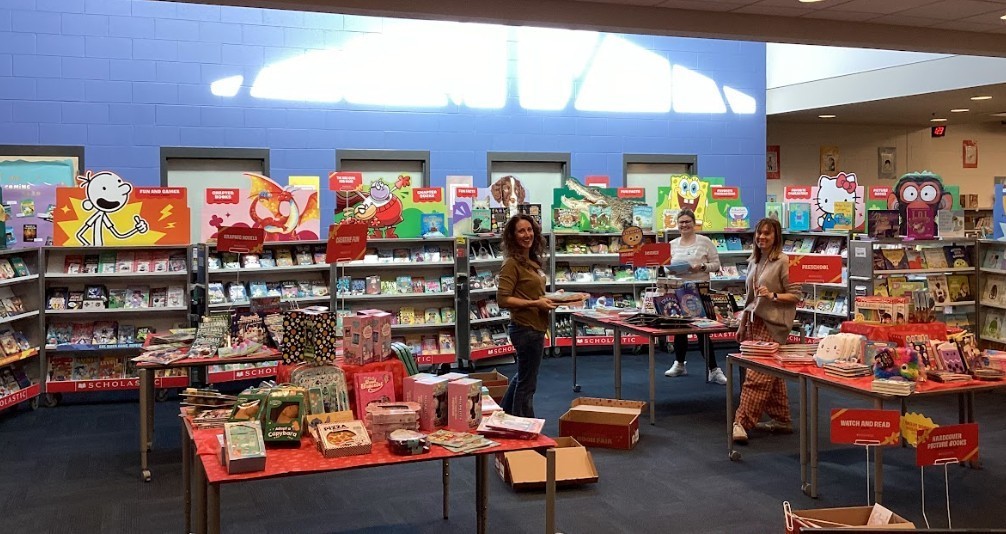 Thank you to our Scholastic Book Fair volunteers!