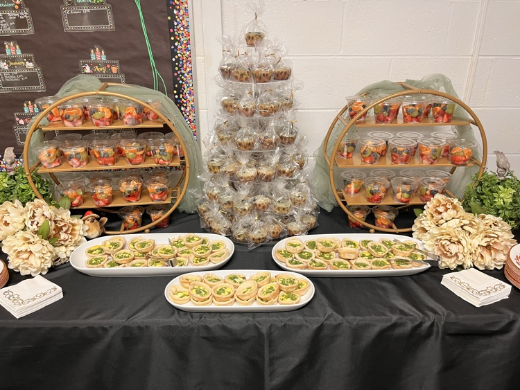 Thank you to the Worthington family for spoiling our staff and for kicking off our Adopt a Lounge with a wonderful breakfast catered by the Wardell Manor Family Farm! #wearemuir