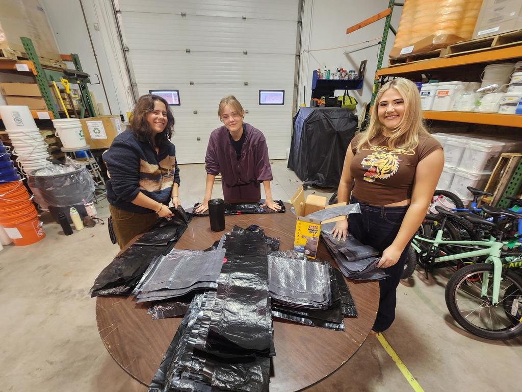 Lakeland National Honor Society fills disaster buckets for support