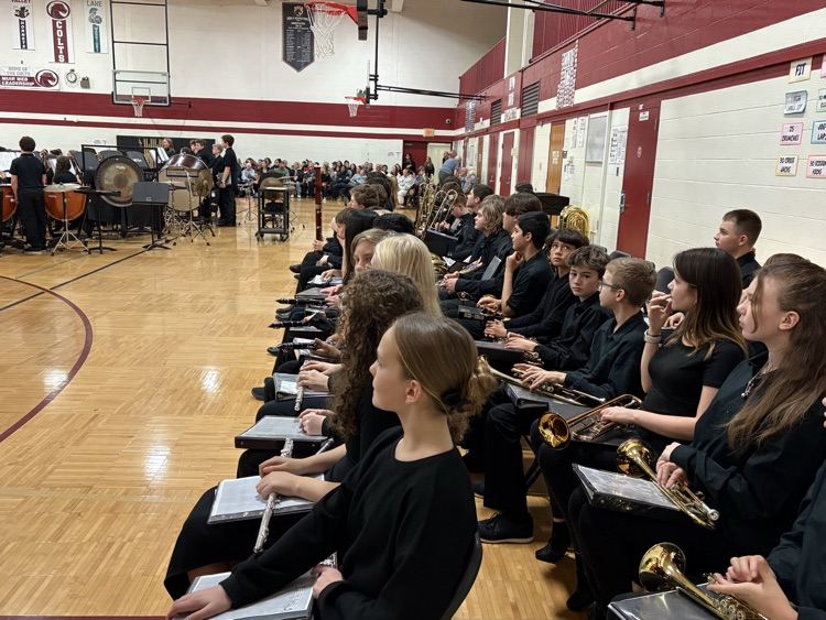 Congratulations to all of the 7th and 8th Grade Concert Bands on a fantastic performance at the Fall concert! Everyone did an outstanding job! #wearemuir