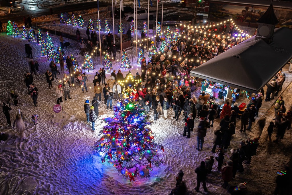 Tree Lighting in Highland