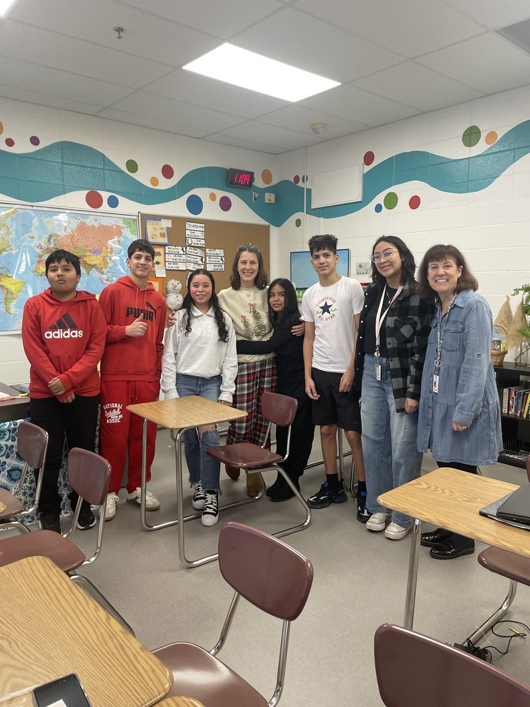 HVS board member Denise Pistana visits Muir class