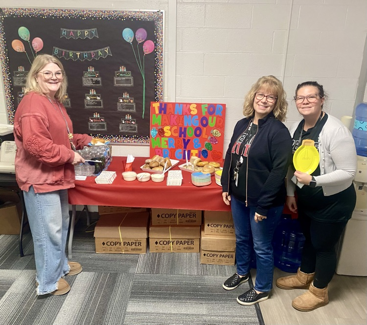 Thank you to the McFarlane, Rolfe and Sheppard families for this week's Adopt a Lounge! Your generous breakfast was a great start to our Friday! #wearemuir