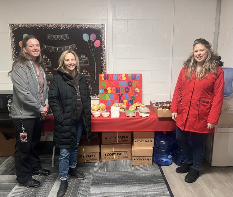 Thank you to the McFarlane, Rolfe and Sheppard families for this week's Adopt a Lounge! Your generous breakfast was a great start to our Friday! #wearemuir