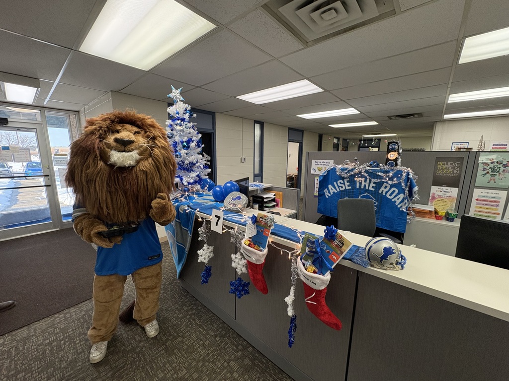 HVS tree decorating contest 