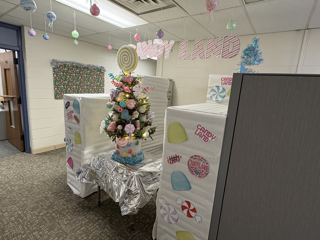 HVS tree decorating contest 