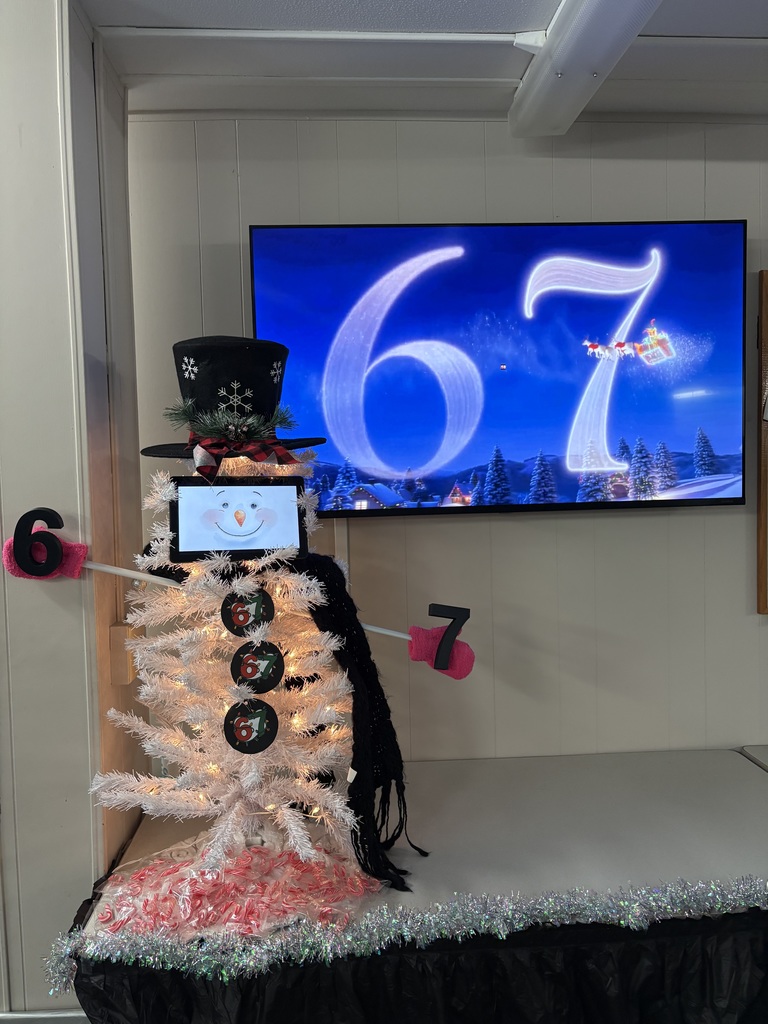 HVS tree decorating contest 