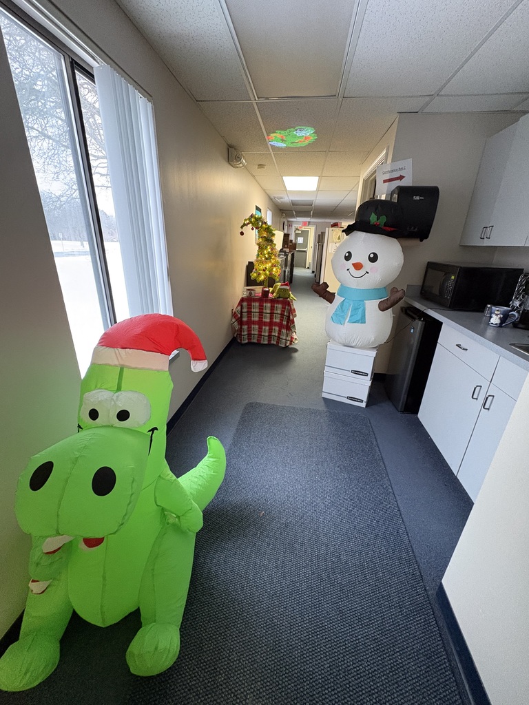 HVS tree decorating contest 