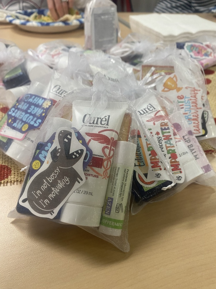 Thank you to the Swarthout family for this week's Adopt a Lounge. The wonderful lunch was much appreciated! #wearemuir #community