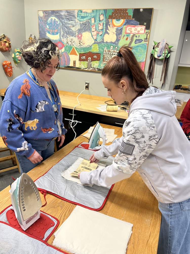 Muir Design students had a great time visiting the DIA. Students were able to tour the museum and participate in hands on learning! #wearemuir