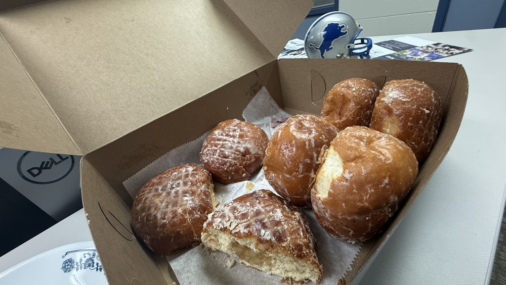 Photo of paczki for fat tuesday in a box