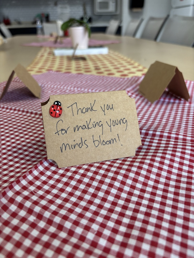 Thank you to the Humphries, Tobin, Green, Lewis, Brennan, Ruddy and Sansoterra families for this week's Adopt a Lounge! Lunch was delicious and appreciated. #wearemuir