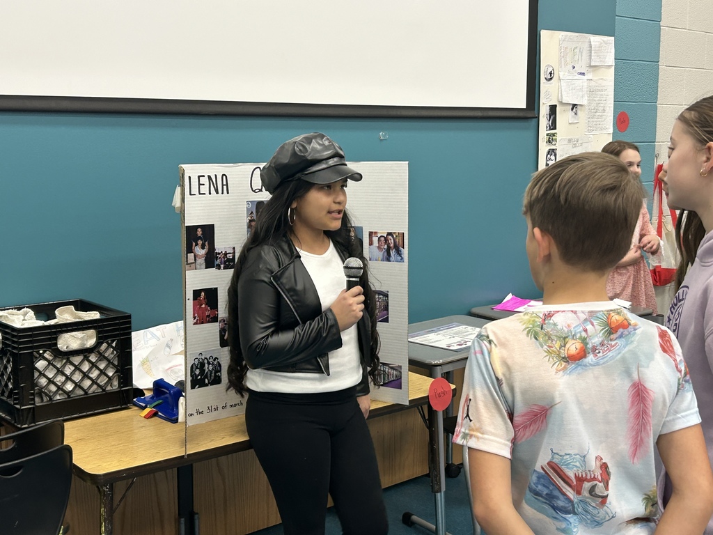 Student dressed up as Selena Quintanilla-Pérez