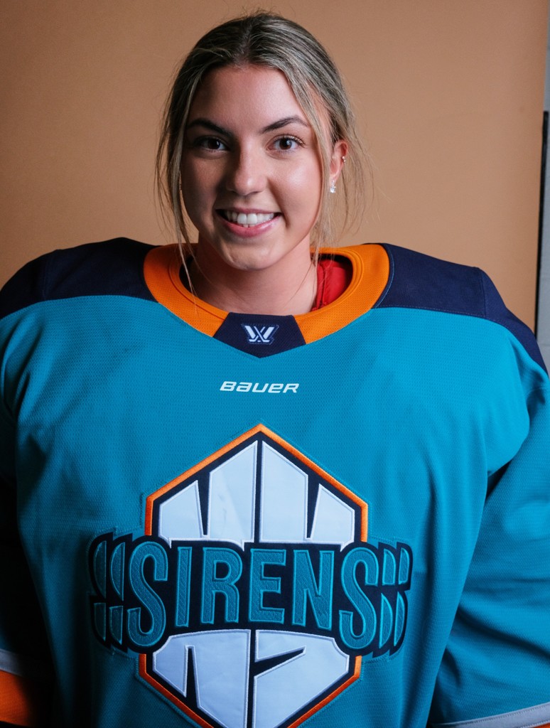 Callie Shanahan goalie for the New York Sirens of the PWHL