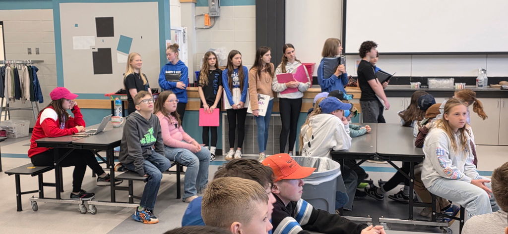 5th graders learning about instruments