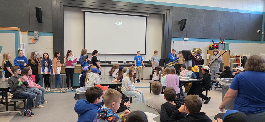5th graders learning about instruments