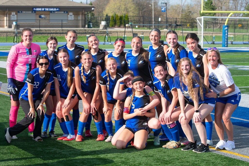 Team photo of lakeland's girls soccer team 