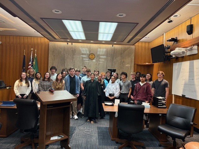 LHS Students at Oakland County courthouse