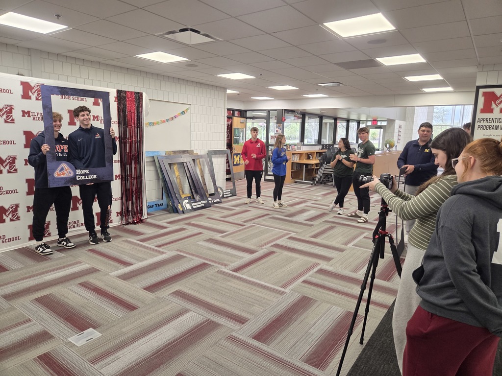 MHS was thrilled to have Decision Day this morning for our graduating seniors! Many photos opportunities, raffle prizes and snacks!