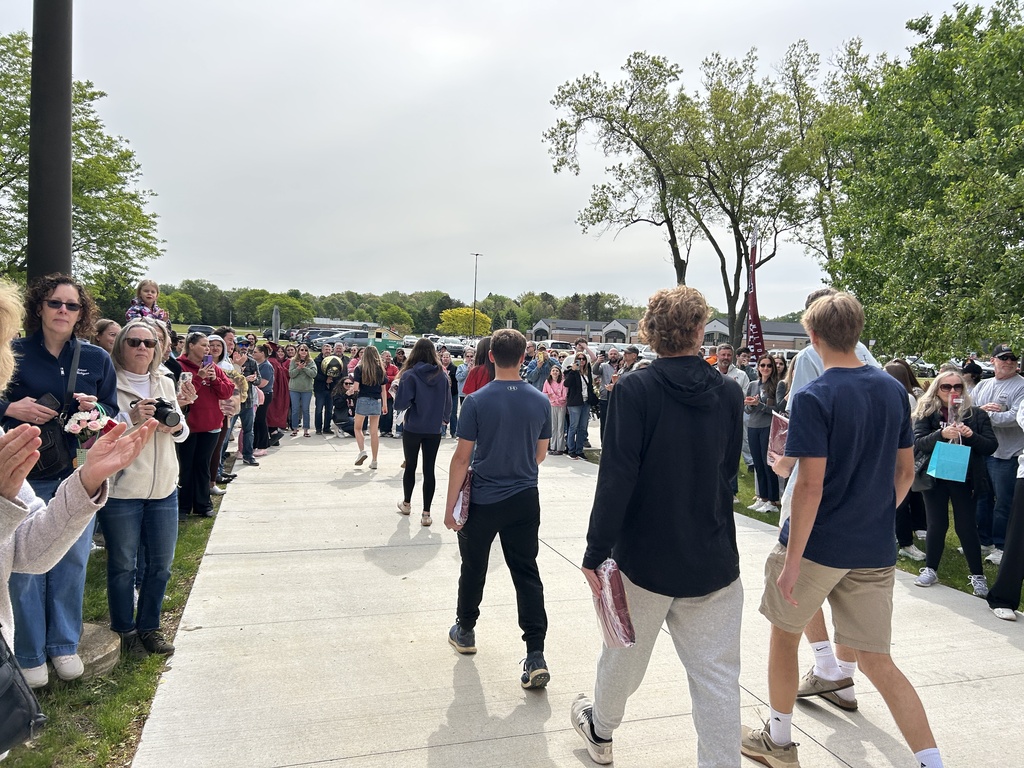 Milford Seniors walk through parents for clapout
