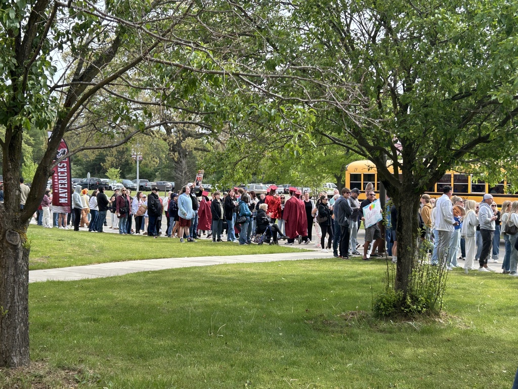 Parents lining the sidewalk at Milford for senior clapout
