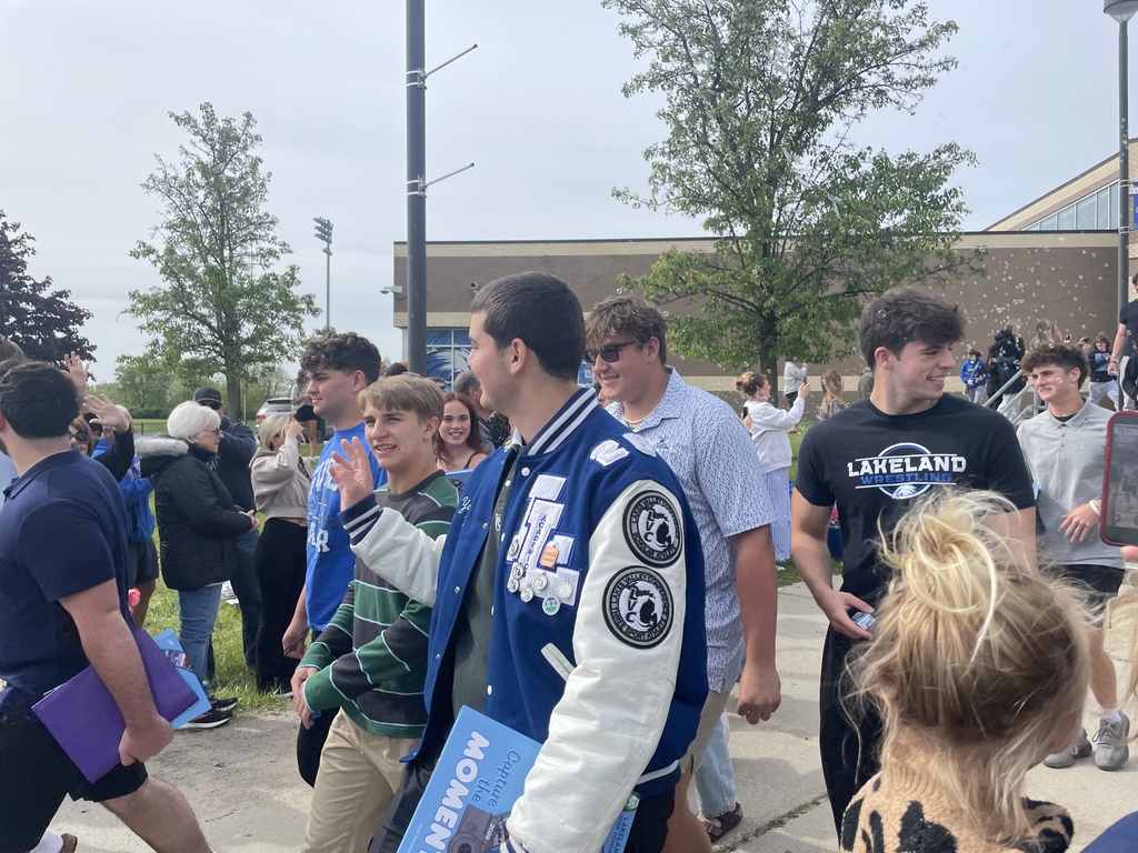 Lakeland seniors walk out to parents lining sidewalks for senior clapout