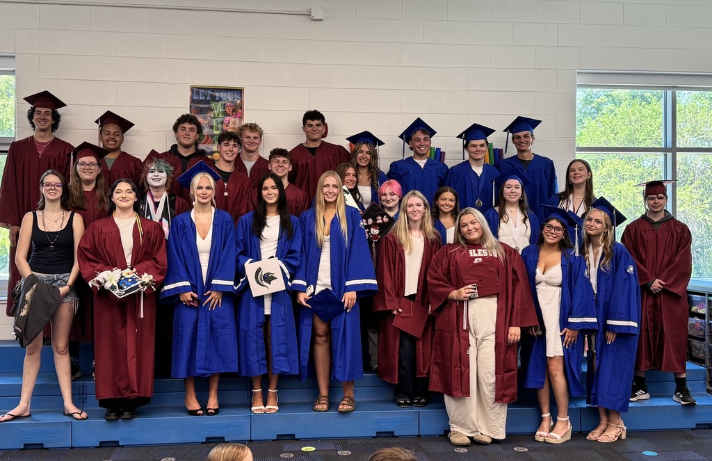 2026 Seniors on risers in Music