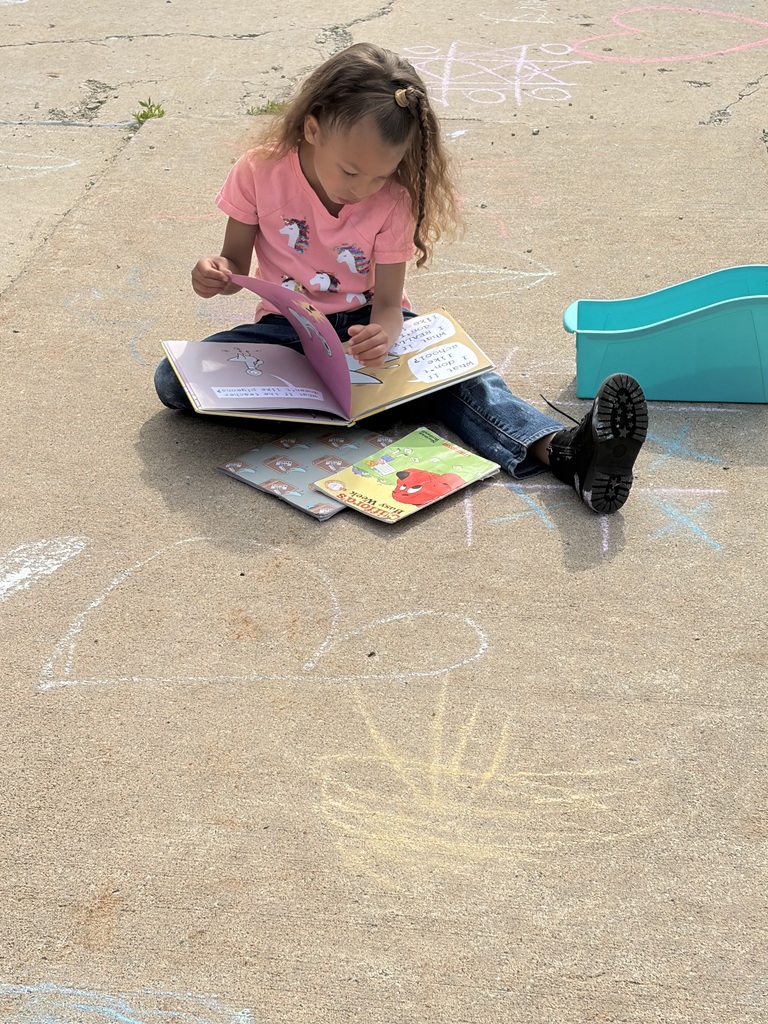 We love reading outside!