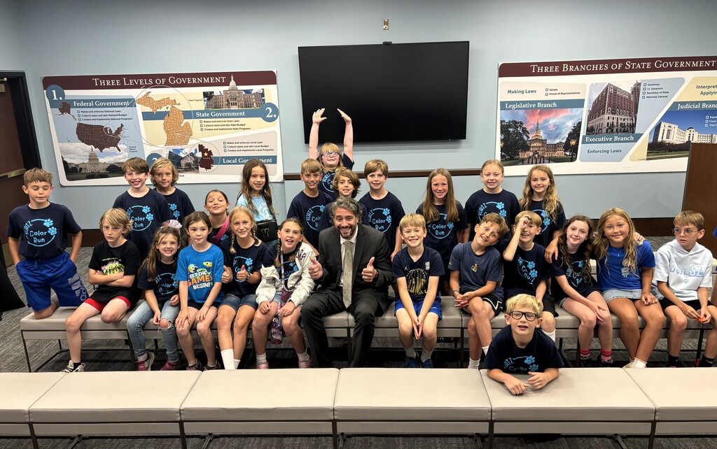 Superintendent Paul Salah takes a group photo with HVS 3rd graders 