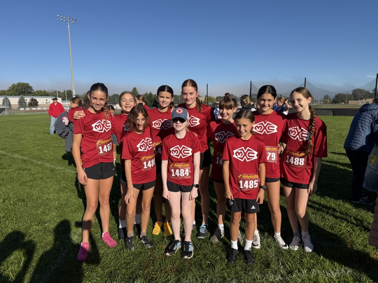 group of runners in red Muir jerseys