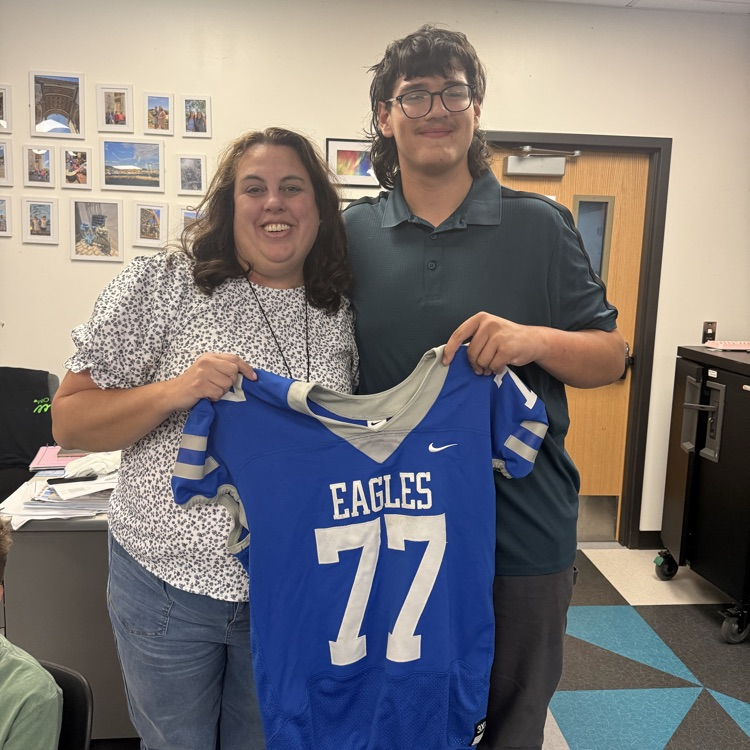 Mrs Kiebel receive a LHS football jersey
