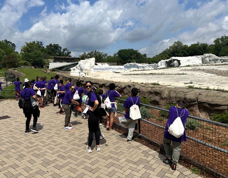 Students looking at exhibit outisde at the zoo