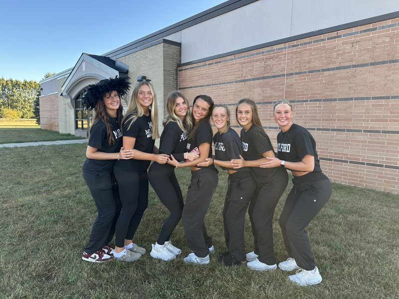 Junior class students posing at Heritage during HOCO welcoming 