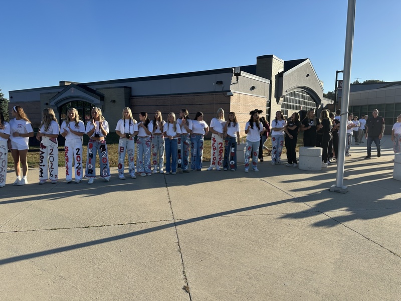 Milford Seniors lined up to welcome Heritage students