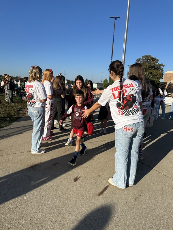 Milford Seniors welcoming students to school