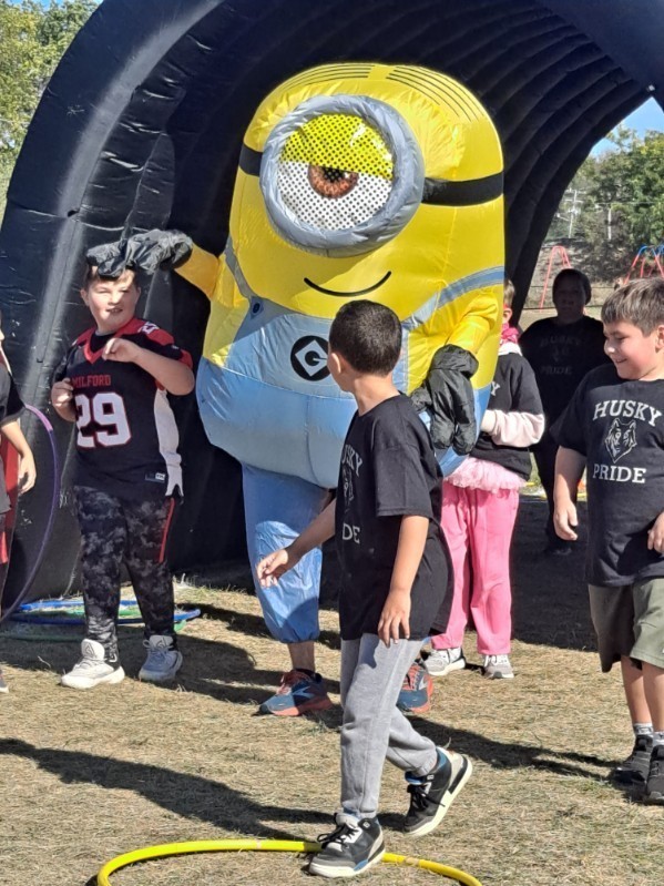 Students running in Fun run and posing.