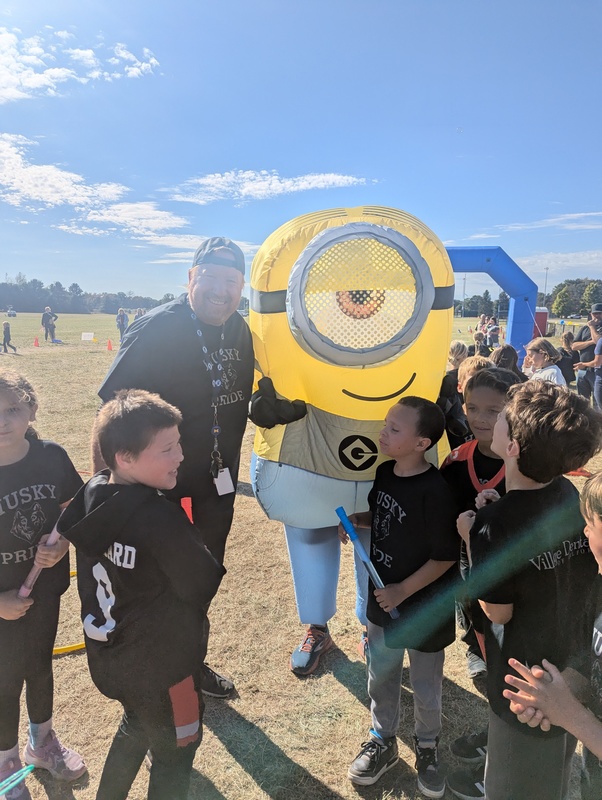 Students running in Fun run and posing.