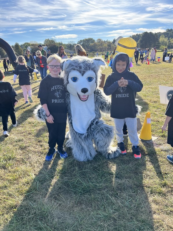 Students running in Fun run and posing.