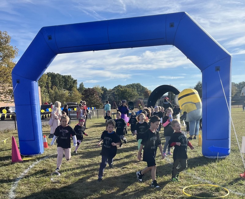 Students running in Fun run and posing.