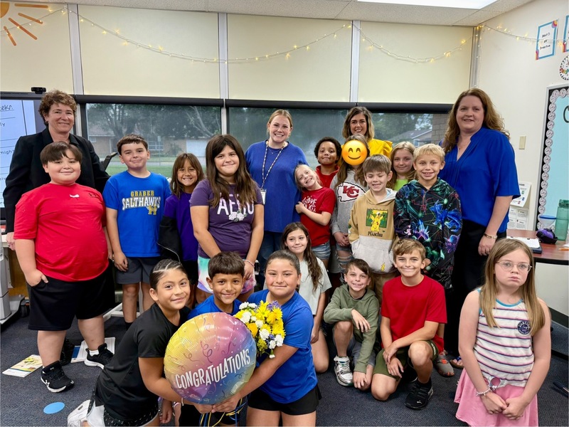 Horizon Nominee, Emily Remar, 4th Grade Teacher at Graber stands with District admin and her class