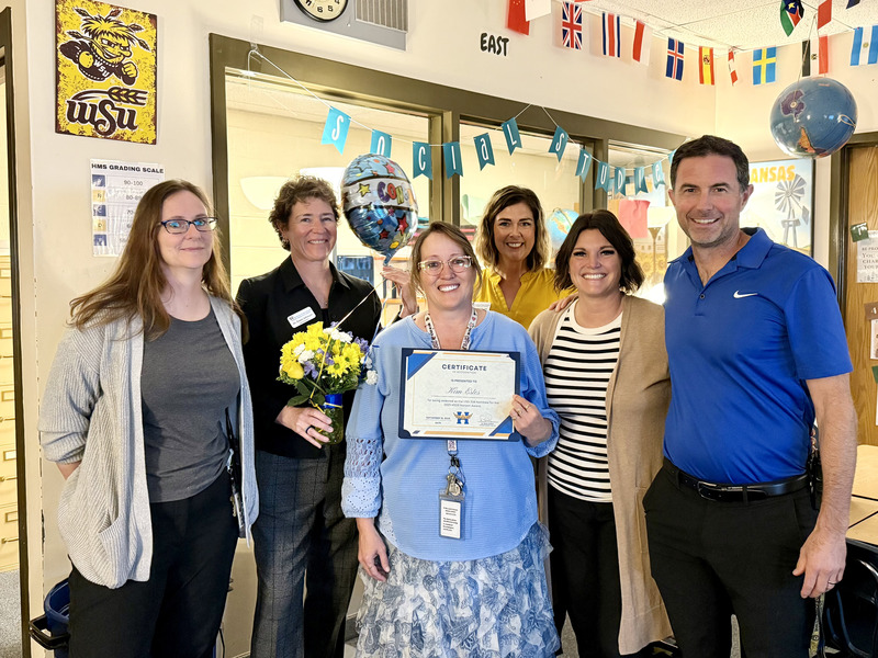 Kimberly Estes stands with District and Building Administration after receiving her Horizon Nomination
