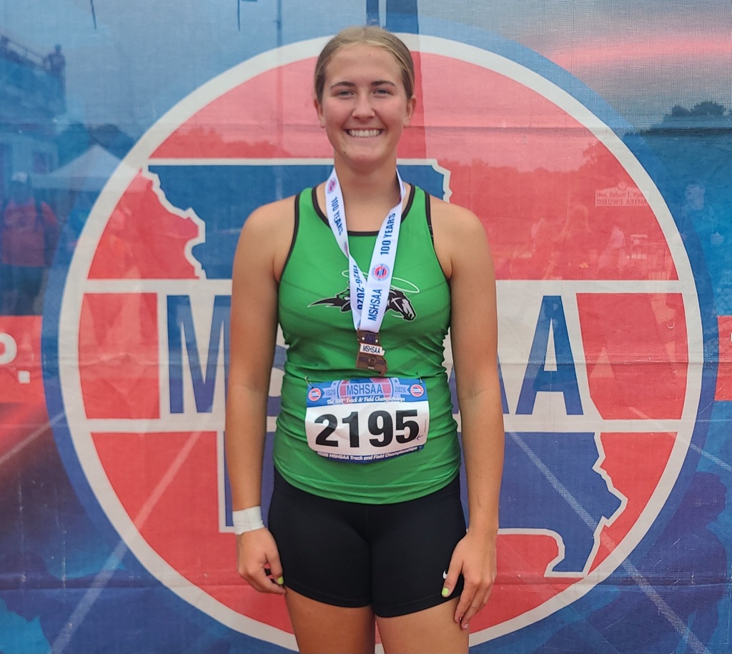 Congratulations to Paige Russell for placing 4th in state at the Class 2 State Championships in shot put with a new school record of 11.47m (37'3.75")!