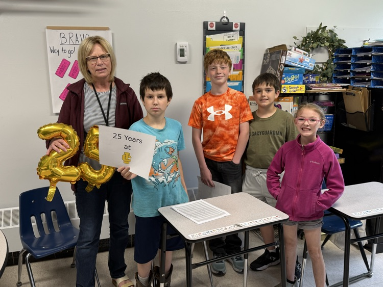 Patti Trabue and students 