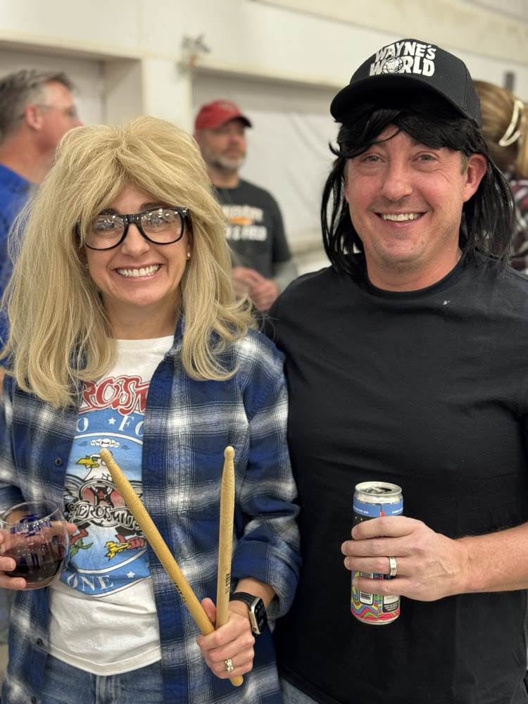 two people dresssd as Garth and dumber 