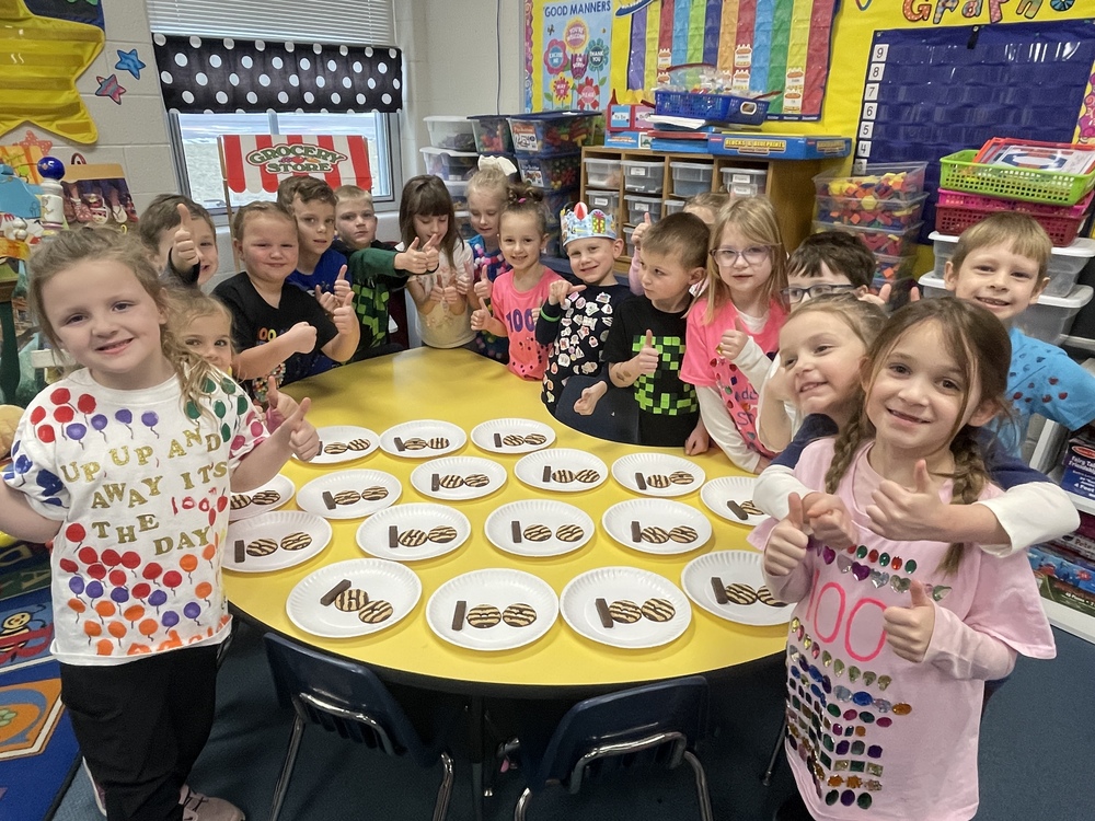 Independence Primary School Students Celebrate 100th Day Of School Independence Primary School Students Celebrate 100th Day Of School