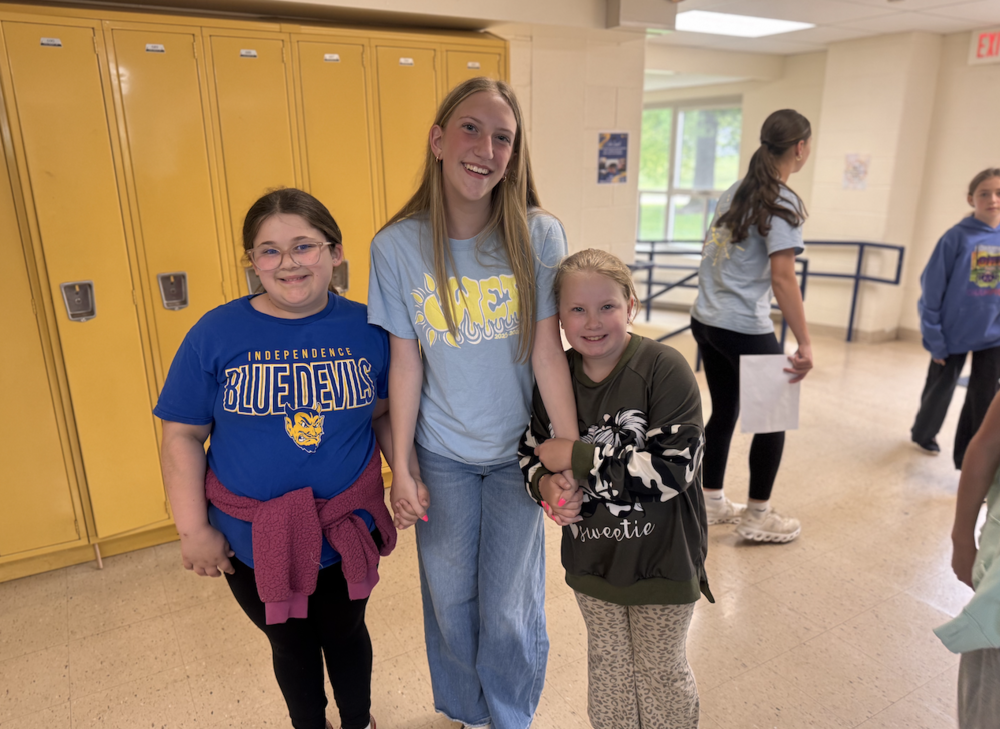 middle school students welcome primary school fourth graders for preview day