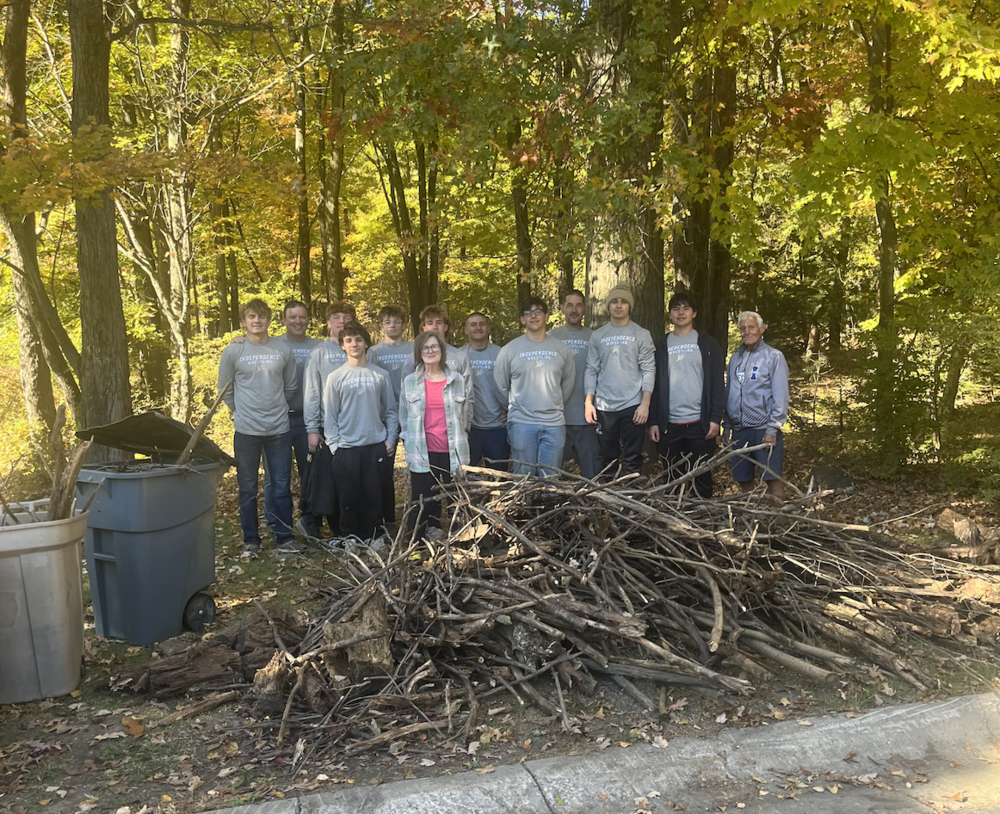 Independence High School Wrestlers Give Back to Community Through Service Projects