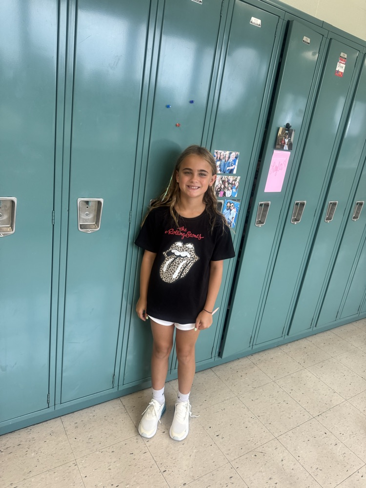 5th graders happy to use their new lockers!
