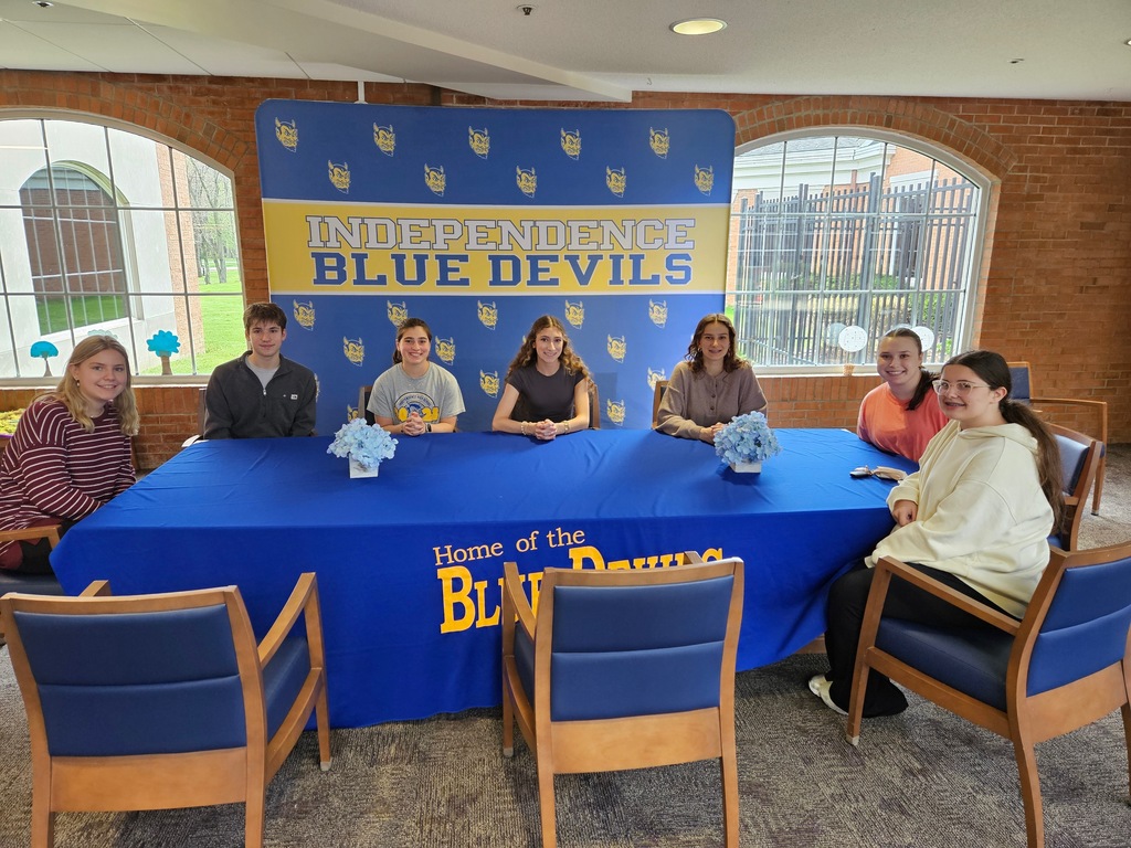 Our students are excited to help you with your tech needs this afternoon at the Civic Center!  Feel free to stop by with your phone, tablet, or other devices!