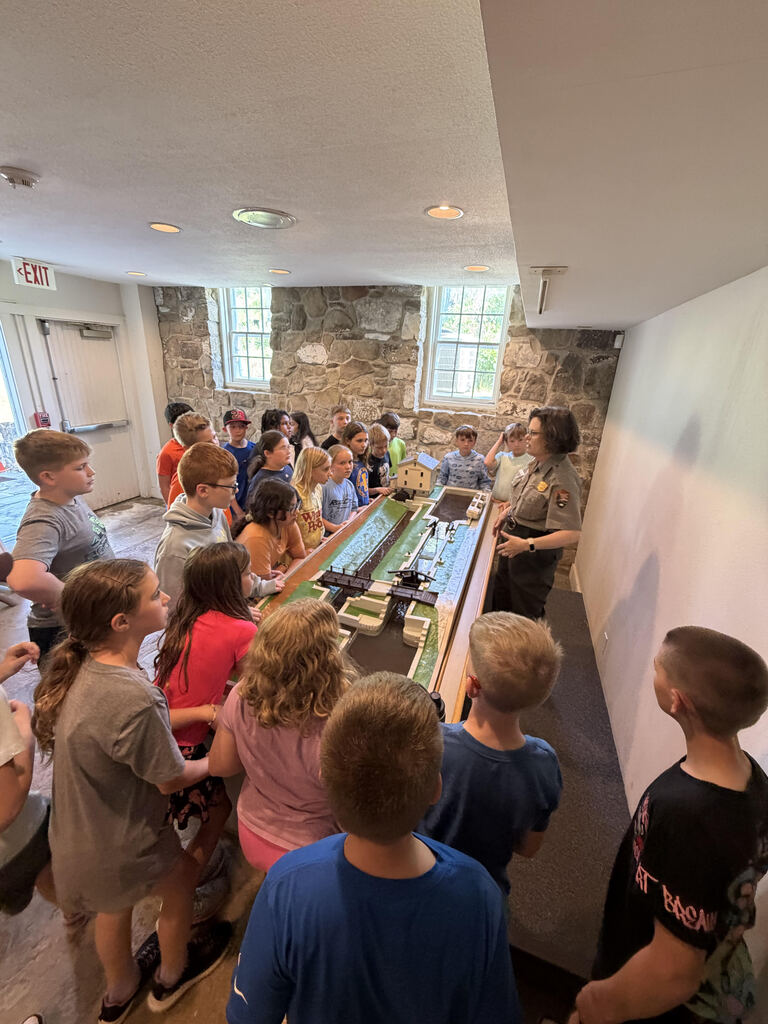Our talented fourth grade artists who helped create the stunning National Parks mural recently had the exciting opportunity to personally deliver their artwork to the Cuyahoga Valley National Park! These incredible mural panels will now be displayed throughout the Visitor Center and other locations for the community to enjoy. During their visit, students also experienced a live demonstration from a National Park Ranger, learning firsthand how the historic canal system worked right here in our own backyard. What an unforgettable day of creativity, history, and hands-on learning! 🌿🖌️💙💛